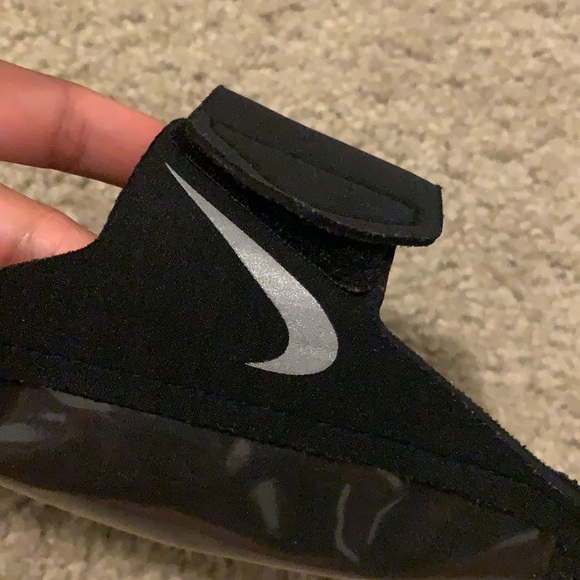 Nike Phone Strap for Running - Picture 2 of 2